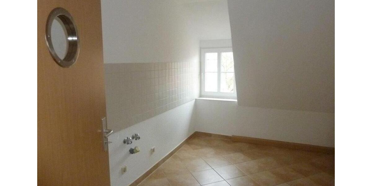Dachgeschoßwohnung Merseburg - 3 Zimmer, 85 m&sup2;, 508&euro; | Angebot:25898922