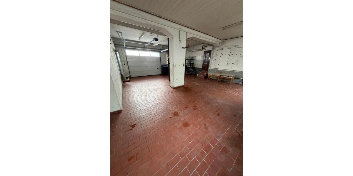 Etagenwohnung Poppenhausen - 7 Zimmer, 215 m&sup2;, 1.890&euro; | Angebot:26312178