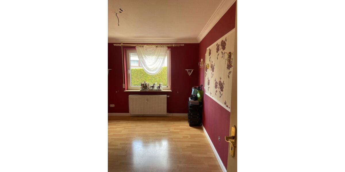 Erdgeschoßwohnung Guxhagen - 4 Zimmer, 140 m&sup2;, 1.400&euro; | Angebot:26603105