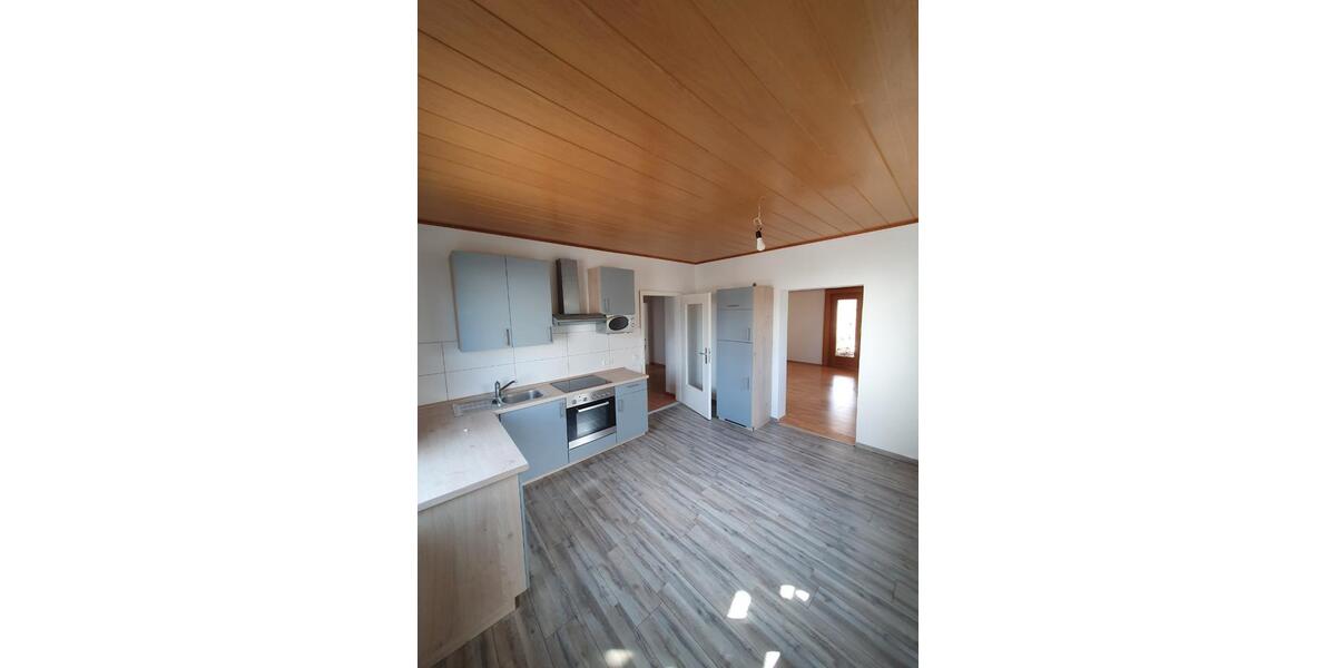 Erdgeschoßwohnung Sulzbach-Rosenberg Rosenberg - 3 Zimmer, 100 m&sup2;, 850&euro; | Angebot:26040536