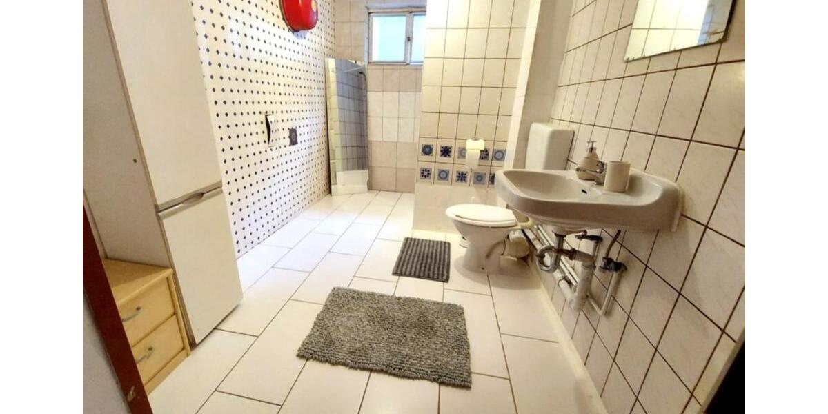 Etagenwohnung Würzburg - 1 Zimmer, 90 m&sup2;, 460&euro; | Angebot:24874155
