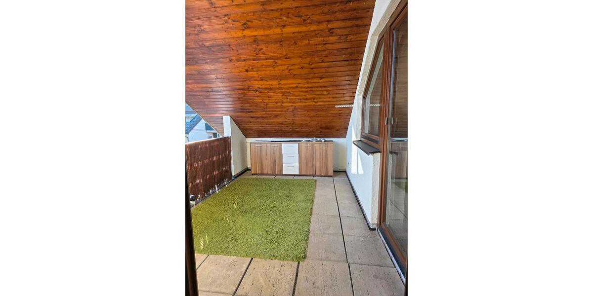 2-Zimmer Dachgeschoss Wohnung mit Balkon und Einbauküche 2 zimmer