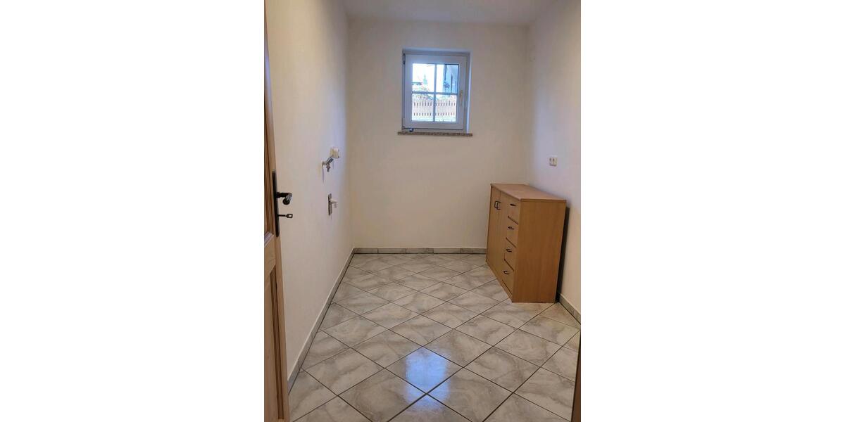 Erdgeschoßwohnung Miltach - 5 Zimmer, 150 m&sup2;, 1.000&euro; | Angebot:25332270