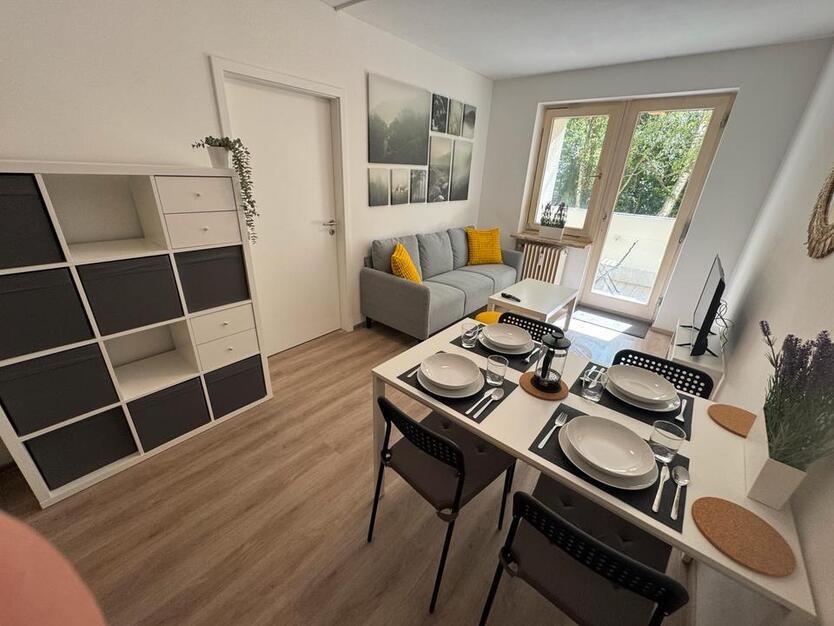 Voll möbliertes Zimmer für 2 Pers. in 4er WG mit Blick ins grüne