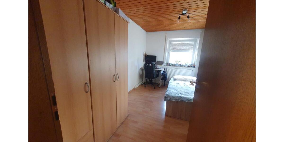 Modernisierte 4-Zimmer-Etagenwohnung mit Balkon und Einbauküche 4 zimmer