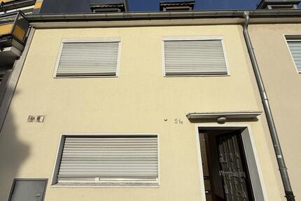 Haus mit 8 Zimmern in Köln-Niehl und Garten – Ideal für Firmen & Familien 8 zimmer