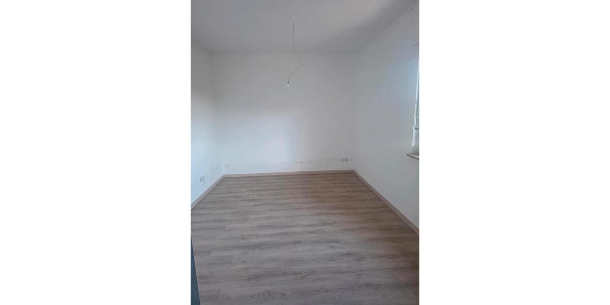 Erdgeschoßwohnung Großenlüder - 4.5 Zimmer, 100 m&sup2;, 1.150&euro; | Angebot:26254490