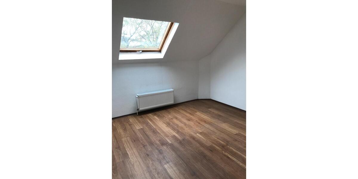 Dachgeschoßwohnung Duisburg Hamborn - 4 Zimmer, 90 m&sup2;, 700&euro; | Angebot:26126116