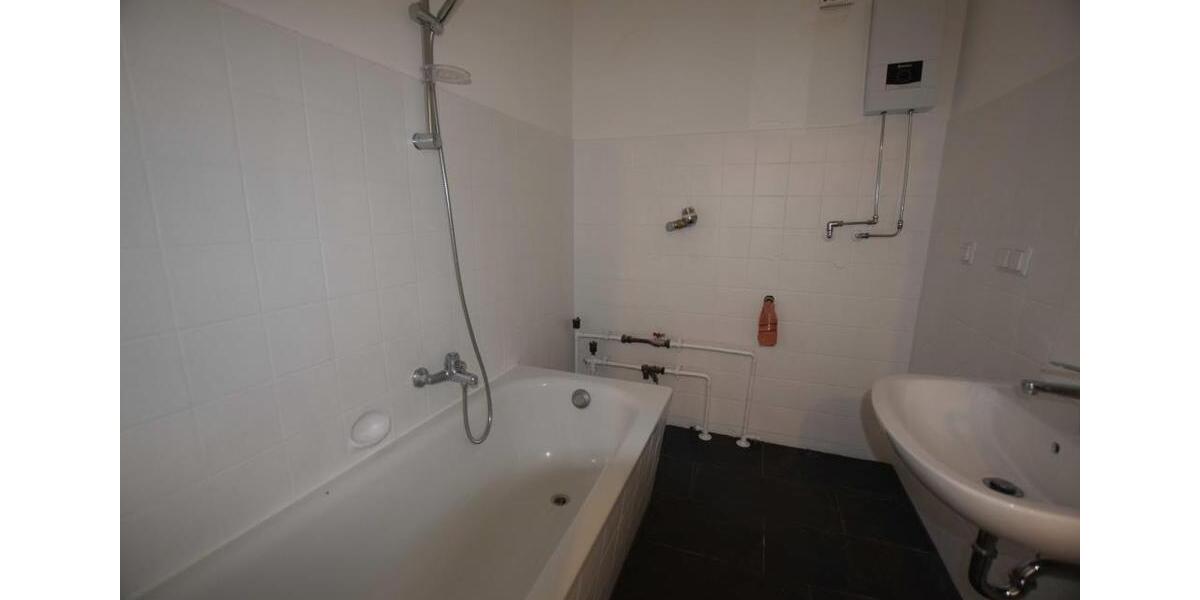 ! Zum Einzug bereit! Renovierte 3-Raumwohnung mit Wanne und Balkon ! 3 zimmer