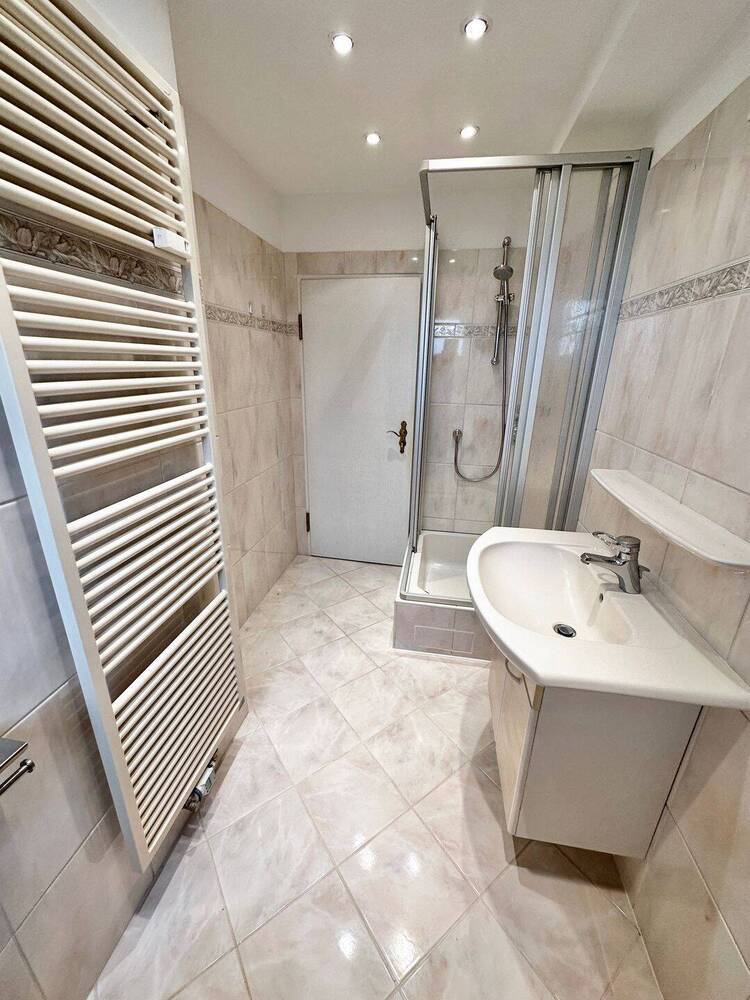 Schöne 3 ZW + EssZimmer mit 35 m² Terrasse in ruhiger Lage
