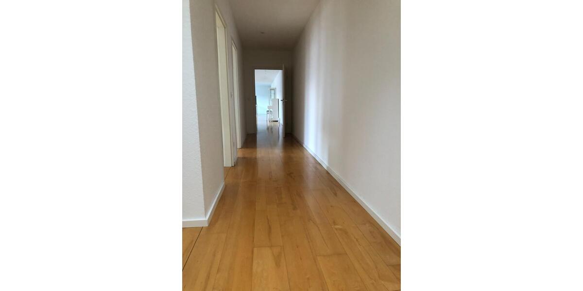 Einfamilienhaus Langenhagen - 8 Zimmer, 315 m&sup2;, 2.890&euro; | Angebot:24646854