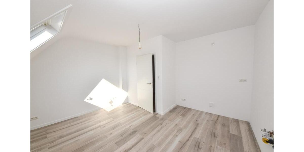 DIETZ: TOP TOP moderne 4-Zi. Wohnung - 1. Obergeschoss im 2-Familienhaus! 12 Garage + 2 PKW-Außenplätze 4 zimmer