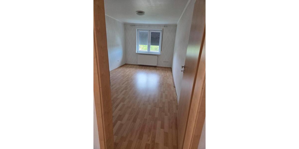 Dachgeschoßwohnung Knittlingen - 3 Zimmer, 80 m&sup2;, 900&euro; | Angebot:26535914