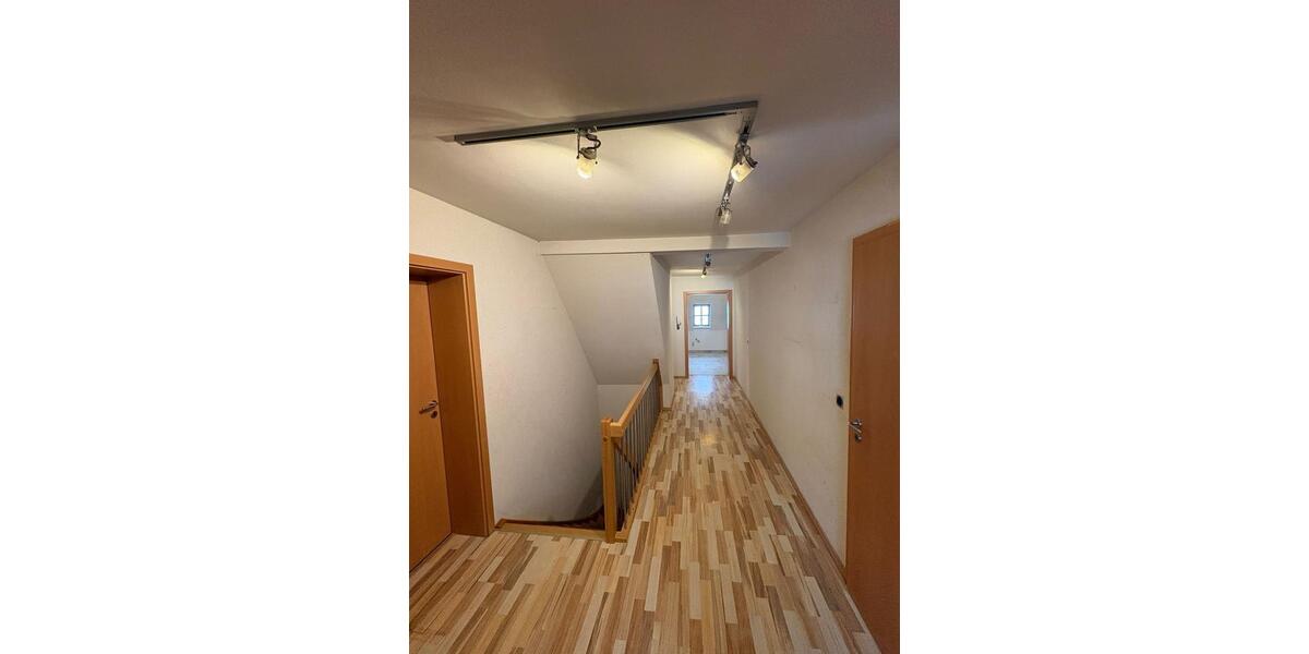 Dachgeschoßwohnung Floh-Seligenthal Seligenthal - 3 Zimmer, 113 m&sup2;, 790&euro; | Angebot:24702804