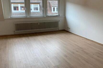 großer, heller Praxisraum zimmer