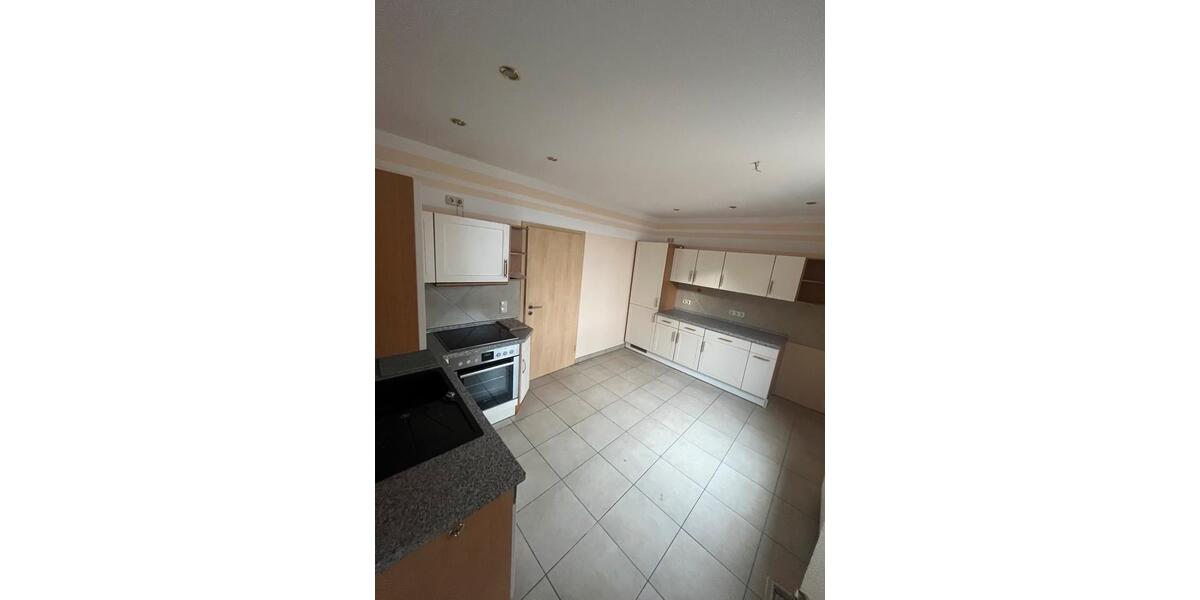 Hochparterre Magdeburg Großer Silberberg - 2 Zimmer, 80 m&sup2;, 680&euro; | Angebot:26524846