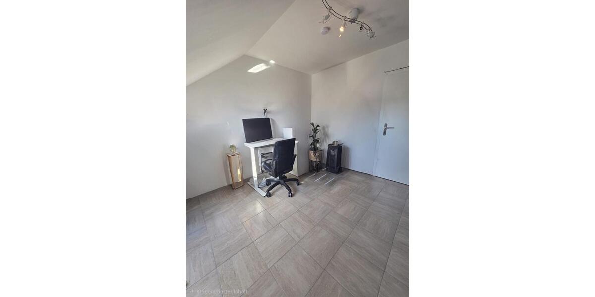 Dachgeschoßwohnung Lotte - 4 Zimmer, 106 m&sup2;, 1.260&euro; | Angebot:26286333