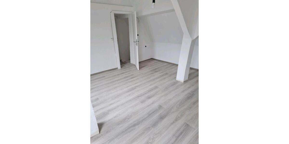 Dachgeschoßwohnung Tuttlingen - 4 Zimmer, 100 m&sup2;, 700&euro; | Angebot:25216182