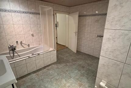 Haus Bad Kissingen - 6 Zimmer, 200 m&sup2;, 1.180&euro; | Angebot:25046996