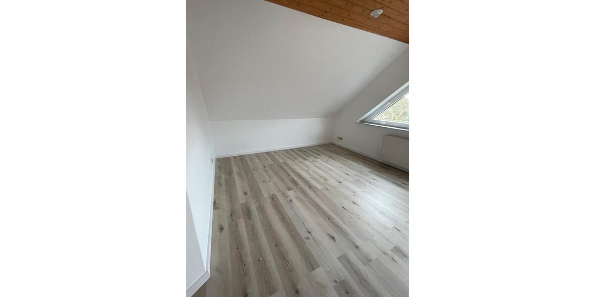 Dachgeschoßwohnung Tangerhütte - 4 Zimmer, 160 m&sup2;, 1.000&euro; | Angebot:26461435