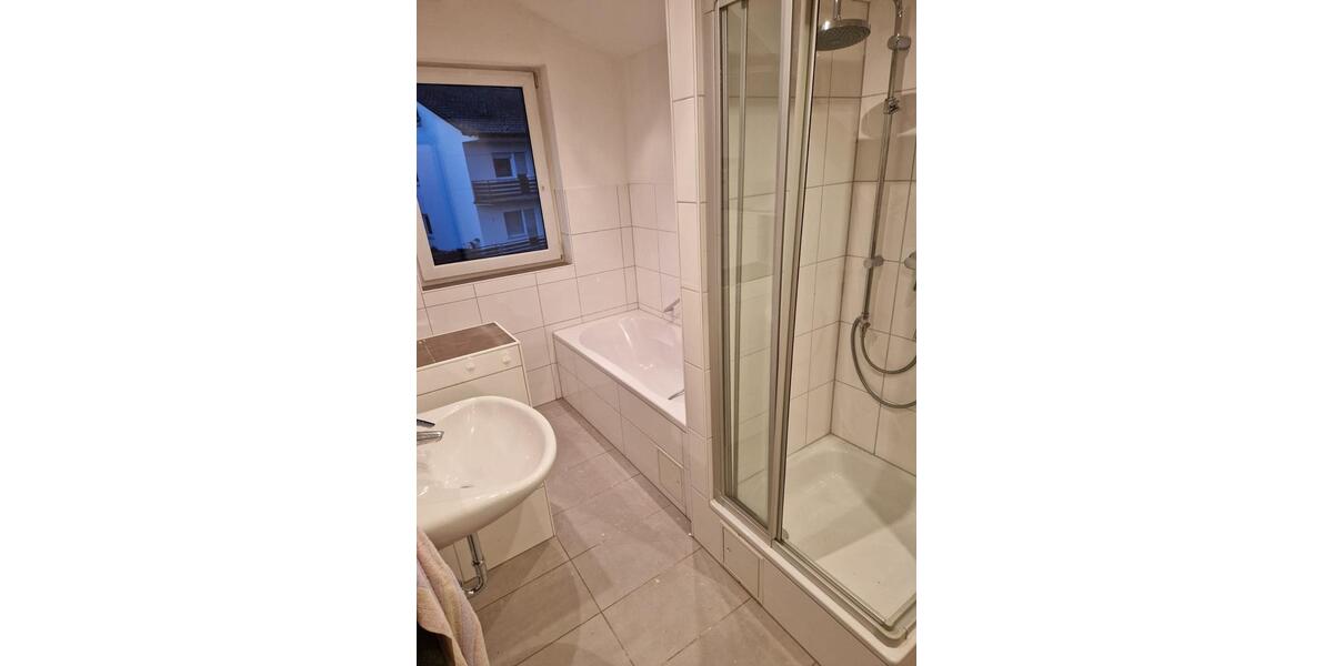 Modern renovierte Dachgeschosswohnung 1 zimmer