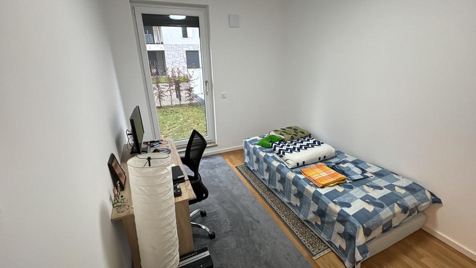 Erdgeschoßwohnung Schönefeld - 3 Zimmer, 82 m&sup2;, 1.480&euro; | Angebot:24702003