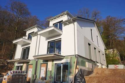 Haus Kelkheim - 5 Zimmer, 169 m&sup2;, 2.750&euro; | Angebot:25522953