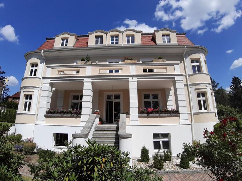 Individuelle große ZweiraumWohnung im Grünen mit 3 Terrassen