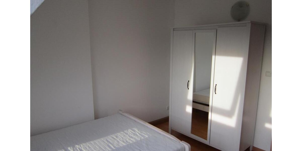 Dachgeschoßwohnung Leipzig Süd - 14 Zimmer, 65 m&sup2;, 365&euro; | Angebot:26033277