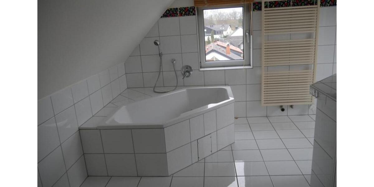 Moderne, helle Dachgeschosswohnung 2 Ebenen, 3,5 Zi. IdsteinWö. 3 zimmer