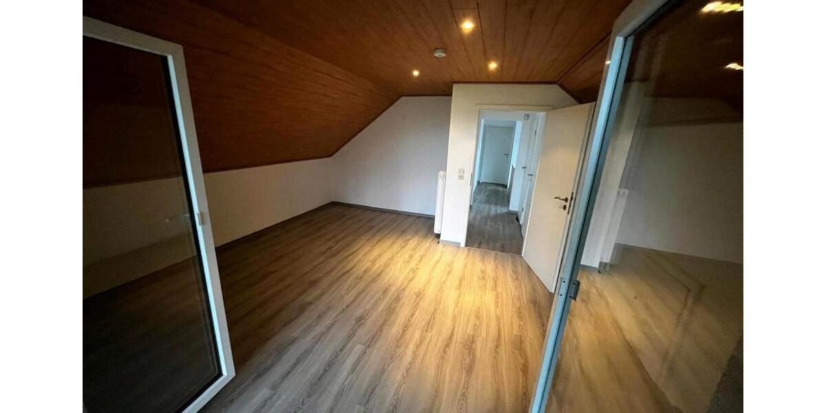 Dachgeschoßwohnung Apen - 3 Zimmer, 70 m&sup2;, 850&euro; | Angebot:25404096
