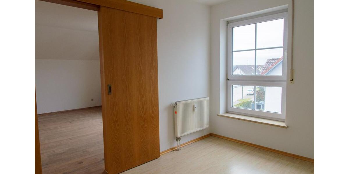 Frisch sanierte helle 3-Zimmer-DG-Wohnung mit Balkon 3 zimmer