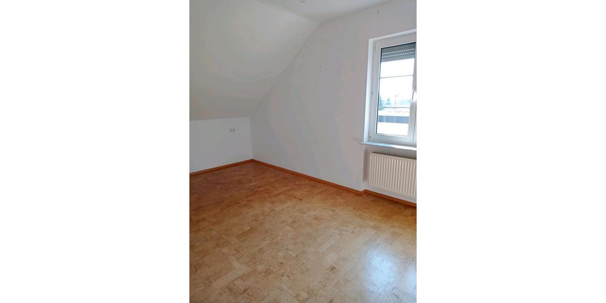 Etagenwohnung Mellrichstadt - 3 Zimmer, 86 m&sup2;, 790&euro; | Angebot:25456504