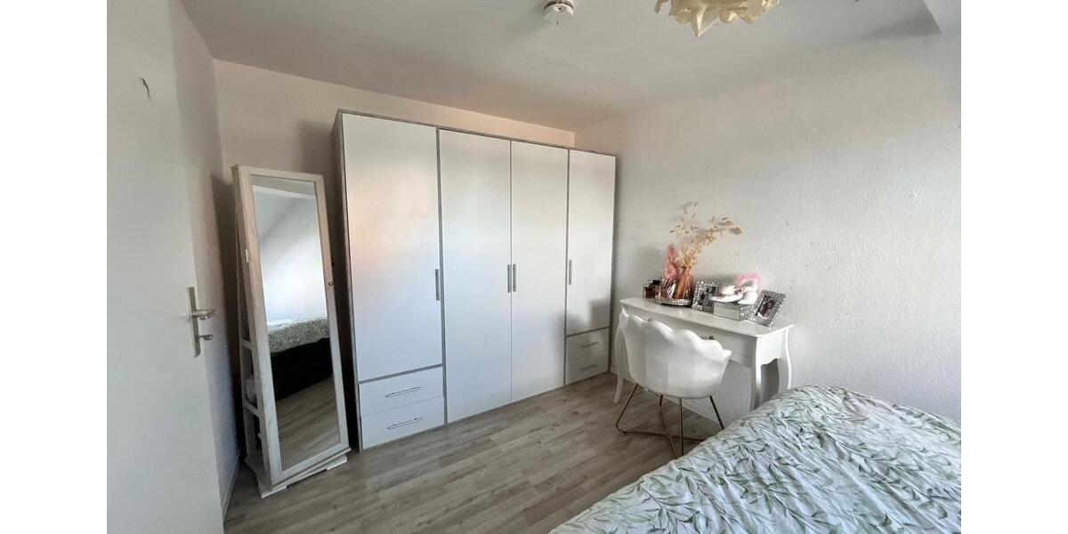 Dachgeschoßwohnung Zwickau - 3 Zimmer, 60 m&sup2;, 325&euro; | Angebot:25942754