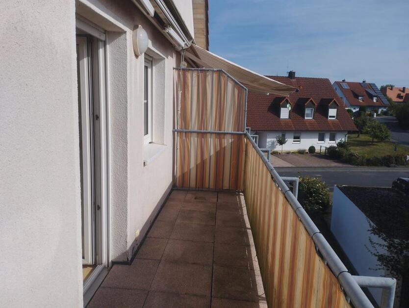 2-Zimmer-DG-Wohnung mit Balkon (Markise) in Werneck AB SOFORT