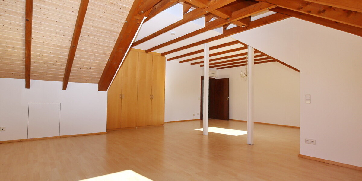 Großzügige Dachgeschosswohnung mit Garten und Klimaanlage. - 3.5 Baden-Baden / Oberbeuern Oberbeuern | Angebot:27161126