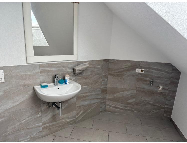 Dachgeschoßwohnung Mengen - 4 Zimmer, 100 m&sup2;, 1.170&euro; | Angebot:26495338