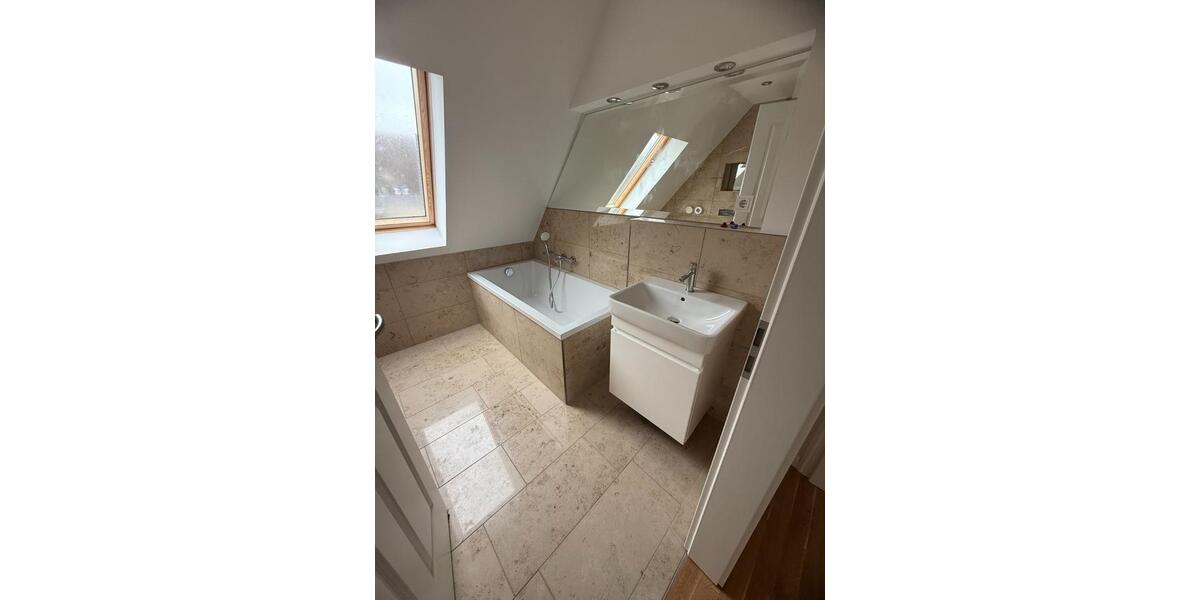 Dachgeschoßwohnung Laage - 3 Zimmer, 80 m&sup2;, 800&euro; | Angebot:23597706