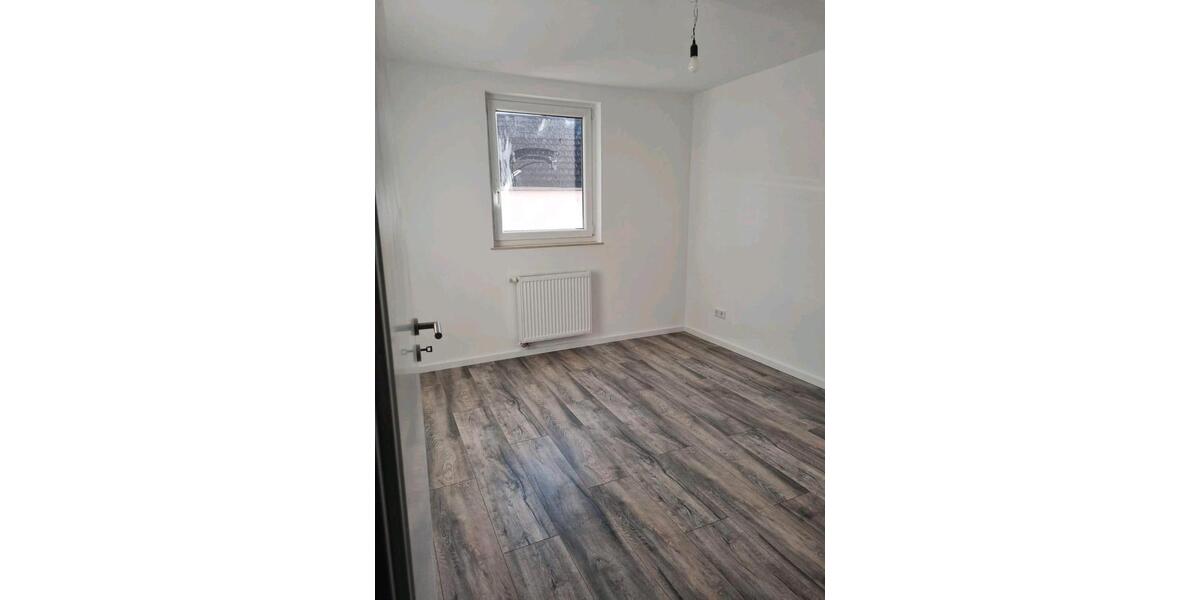 Erdgeschoßwohnung Lohfelden - 3.5 Zimmer, 100 m&sup2;, 1.000&euro; | Angebot:26219990