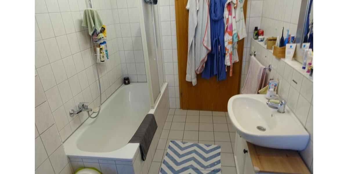 Dachgeschoßwohnung Bubenreuth - 3 Zimmer, 83 m&sup2;, 1.090&euro; | Angebot:25982195
