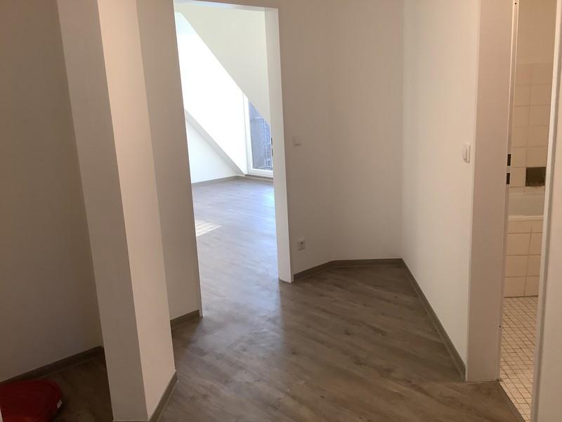 Frisch renovierte 2-Zimmer-Wohnung mit Ausblick zimmer