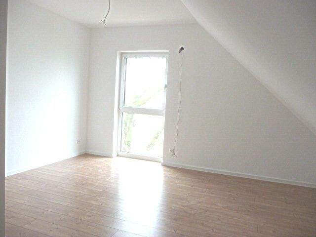 **ERSTBEZUG - Innovativ und modern - 2-Zi-DG-Whg mit Balkon** 2 zimmer