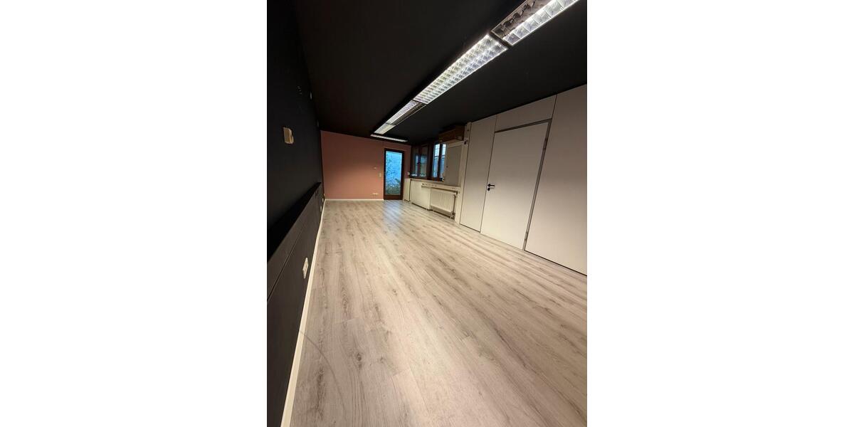 Erdgeschoßwohnung Bad Königshofen im Grabfeld - 5 Zimmer, 160 m&sup2;, 1.000&euro; | Angebot:19351823