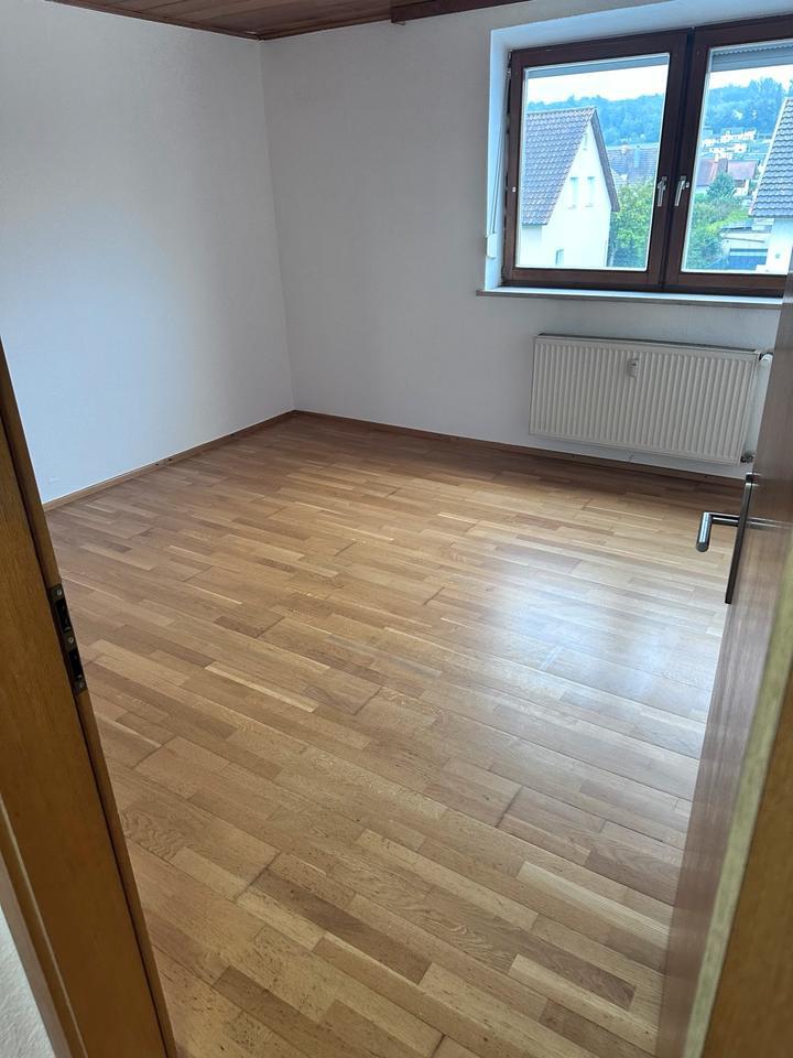 Helle 4-Zimmer-Wohnung mit Carport in gepflegtem Mehrfamilienhaus