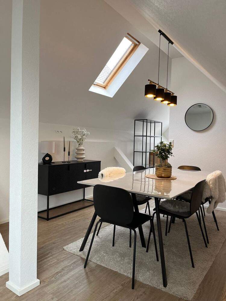 großzügige 3 12 Zimmer-Wohnung in der Nähe beim Marktplatz