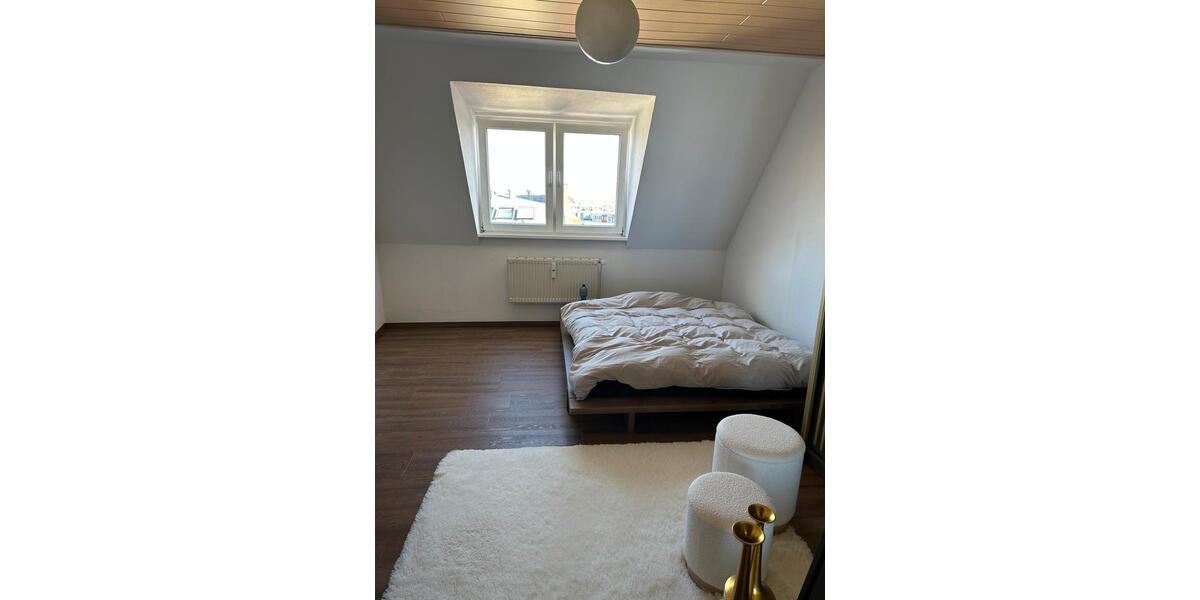 Dachgeschoßwohnung Rostock - 2 Zimmer, 50 m&sup2;, 1.100&euro; | Angebot:26002467