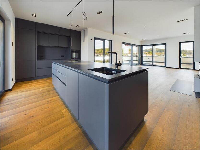 Elegantes Penthouse mit großzügiger Dachterrasse und hochwertiger Ausstattung zimmer