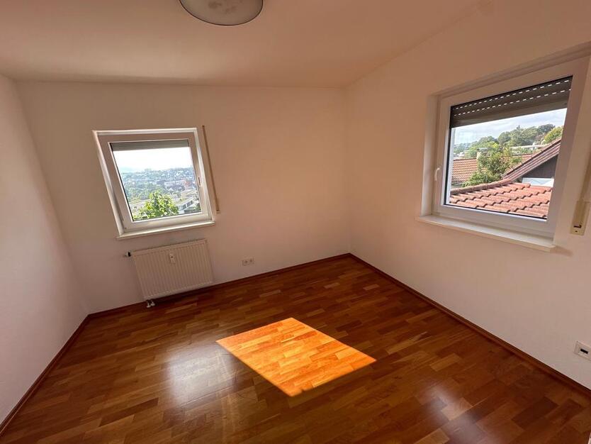 Charmantes 4-Zimmer-Dachgeschoss-Apartment mit traumhaftem Ausblick in Waiblingen zimmer