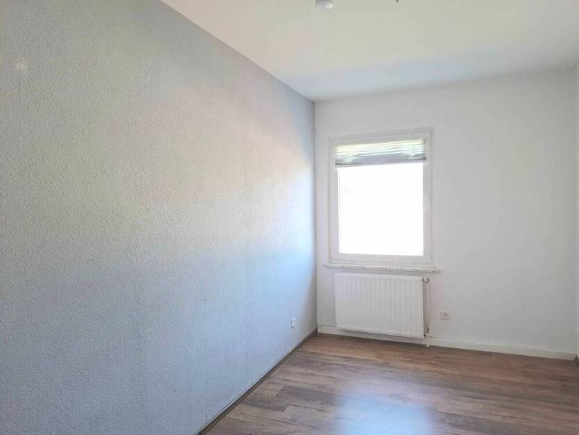 Helle Mietwohnung für ruhiges Paar ab mittleren Alters in einem gepflegten Mehrfamilienhaus.