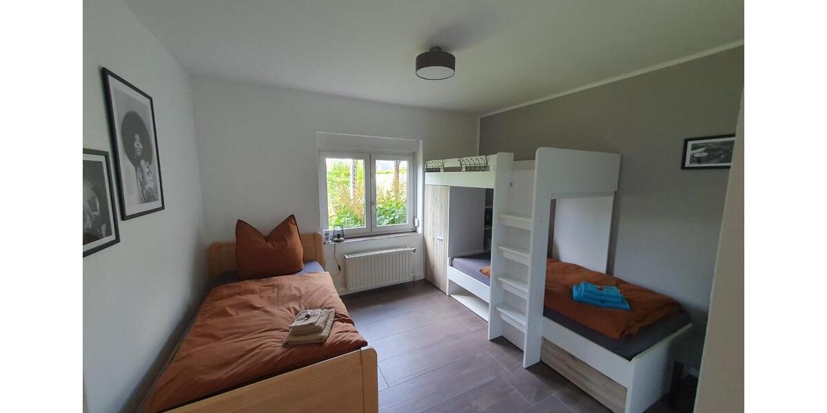 Wohnen auf Zeit Schwerin Friedrichsthal - 5 Zimmer, 185 m&sup2;, 40&euro; | Angebot:14040298